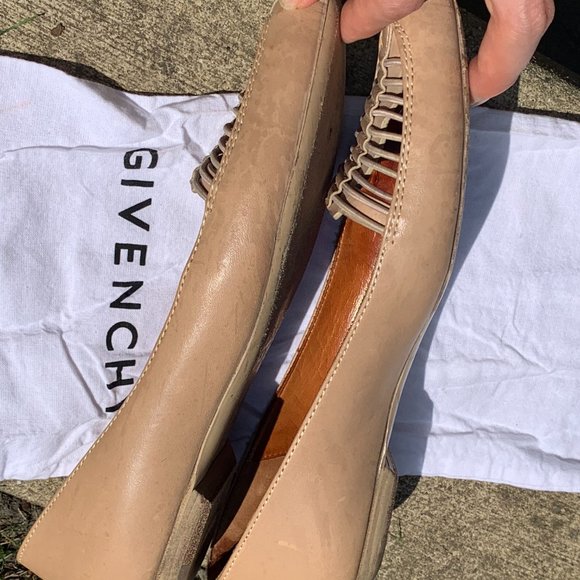 Givenchy Tan Flats Sz 37